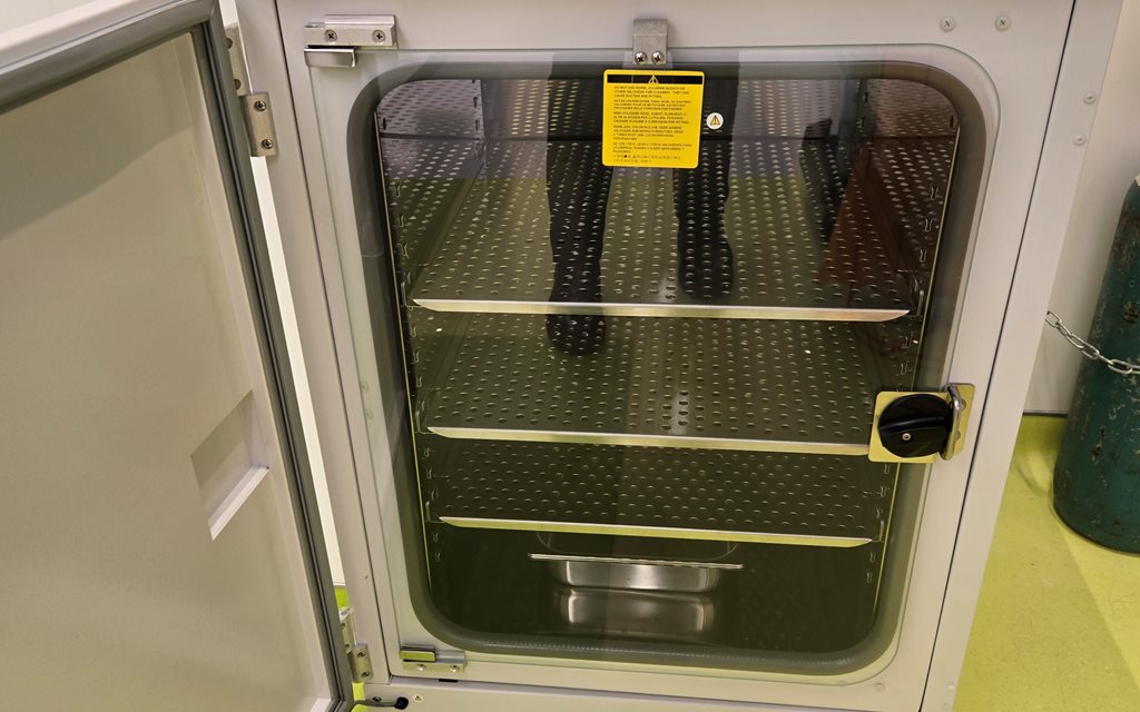 Direct heat CO2 incubator