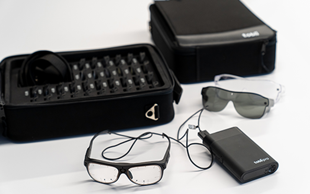 Wearable eye tracking glasses