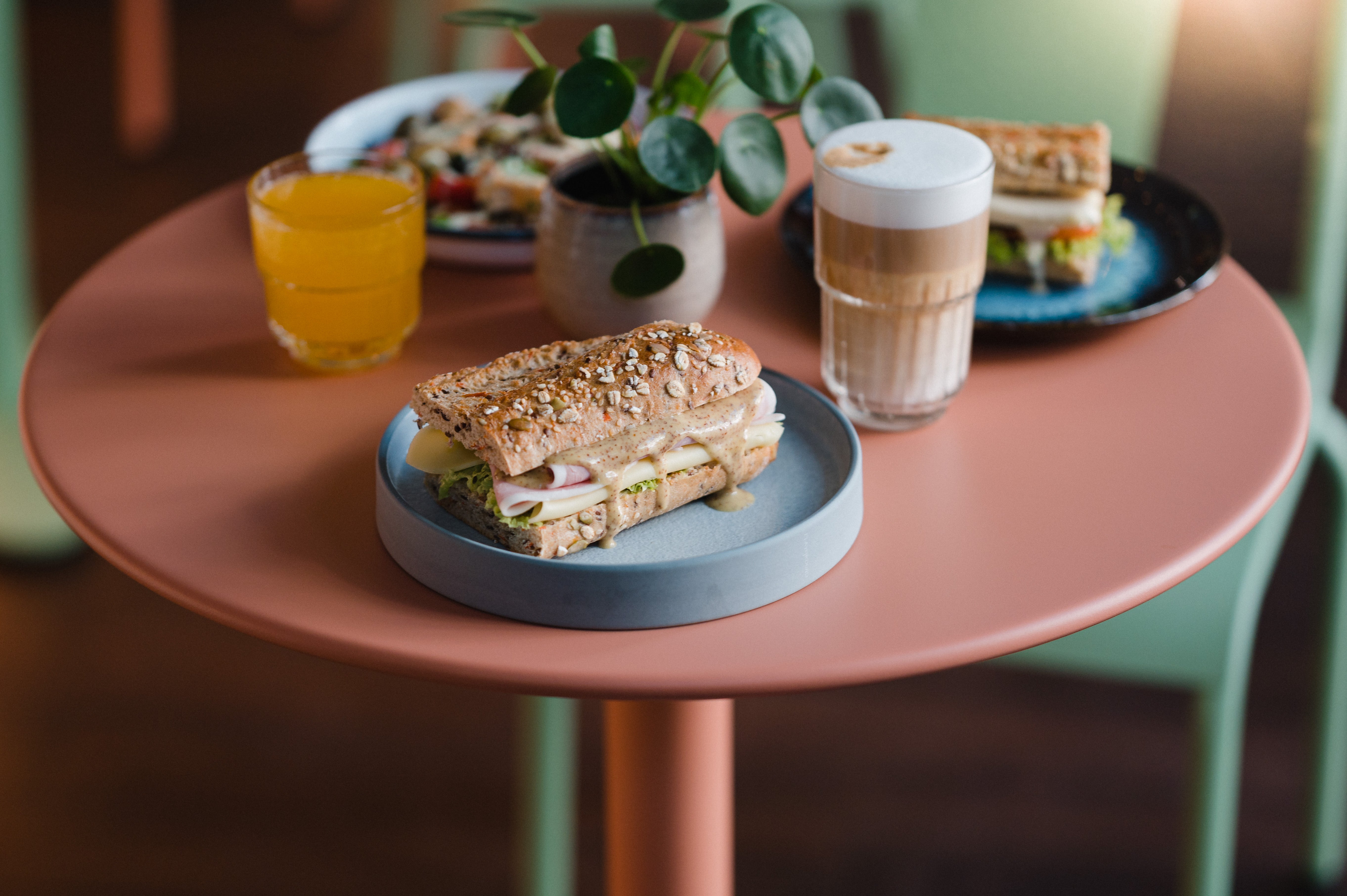 Snacks im Deli im Center 